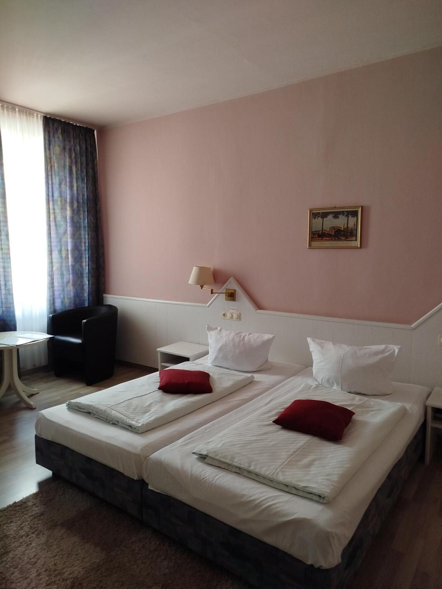 Hotel Elisenhof Кемниц Екстериор снимка