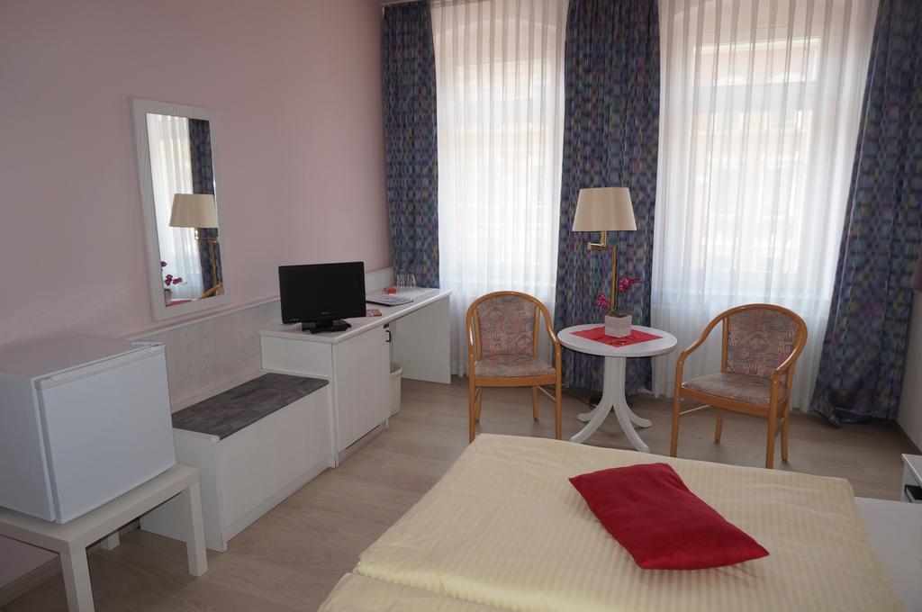 Hotel Elisenhof Кемниц Екстериор снимка