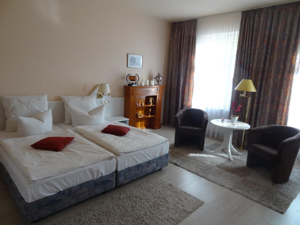 Hotel Elisenhof Кемниц Екстериор снимка