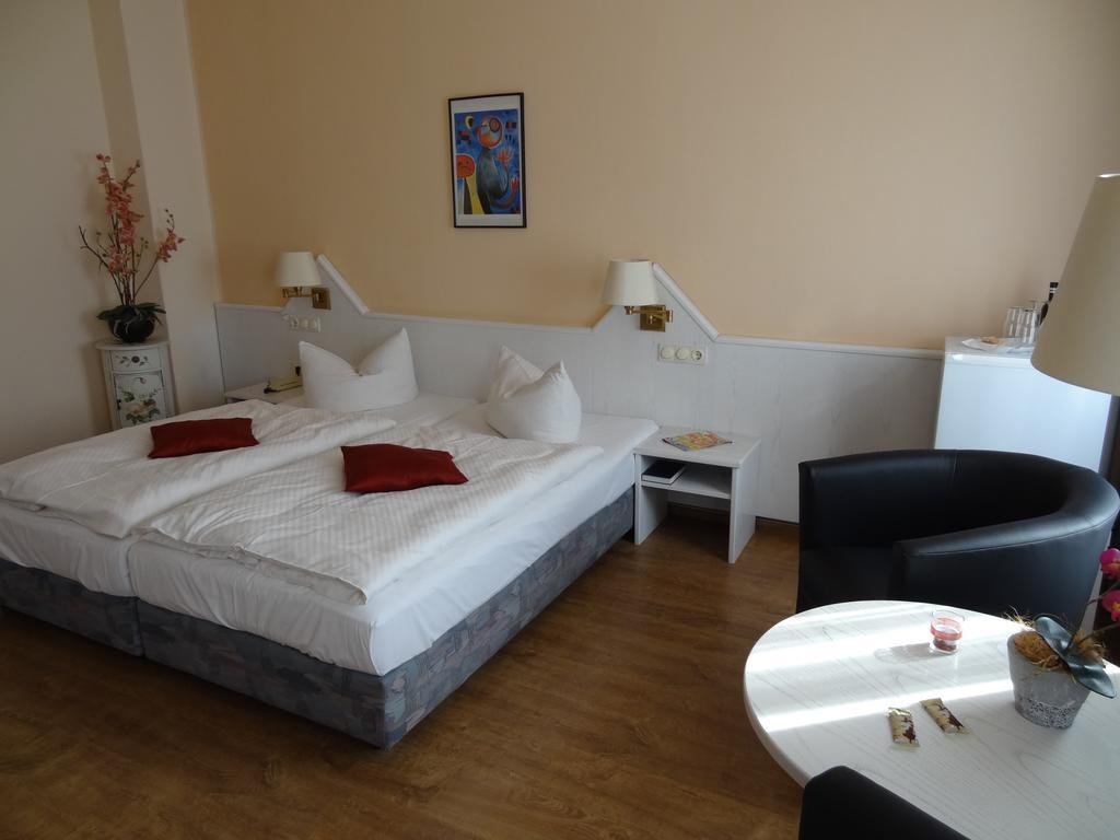 Hotel Elisenhof Кемниц Екстериор снимка
