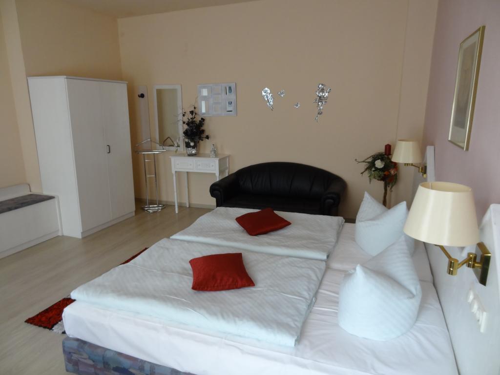 Hotel Elisenhof Кемниц Екстериор снимка