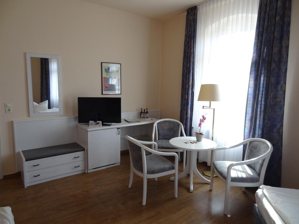 Hotel Elisenhof Кемниц Екстериор снимка