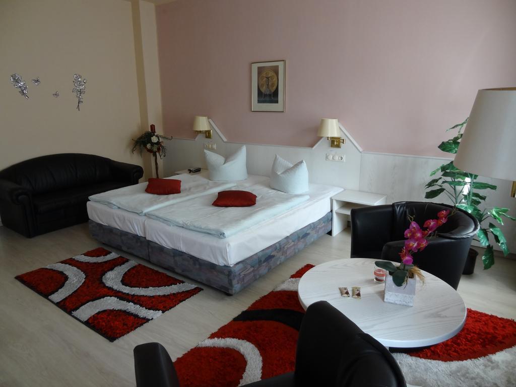 Hotel Elisenhof Кемниц Екстериор снимка