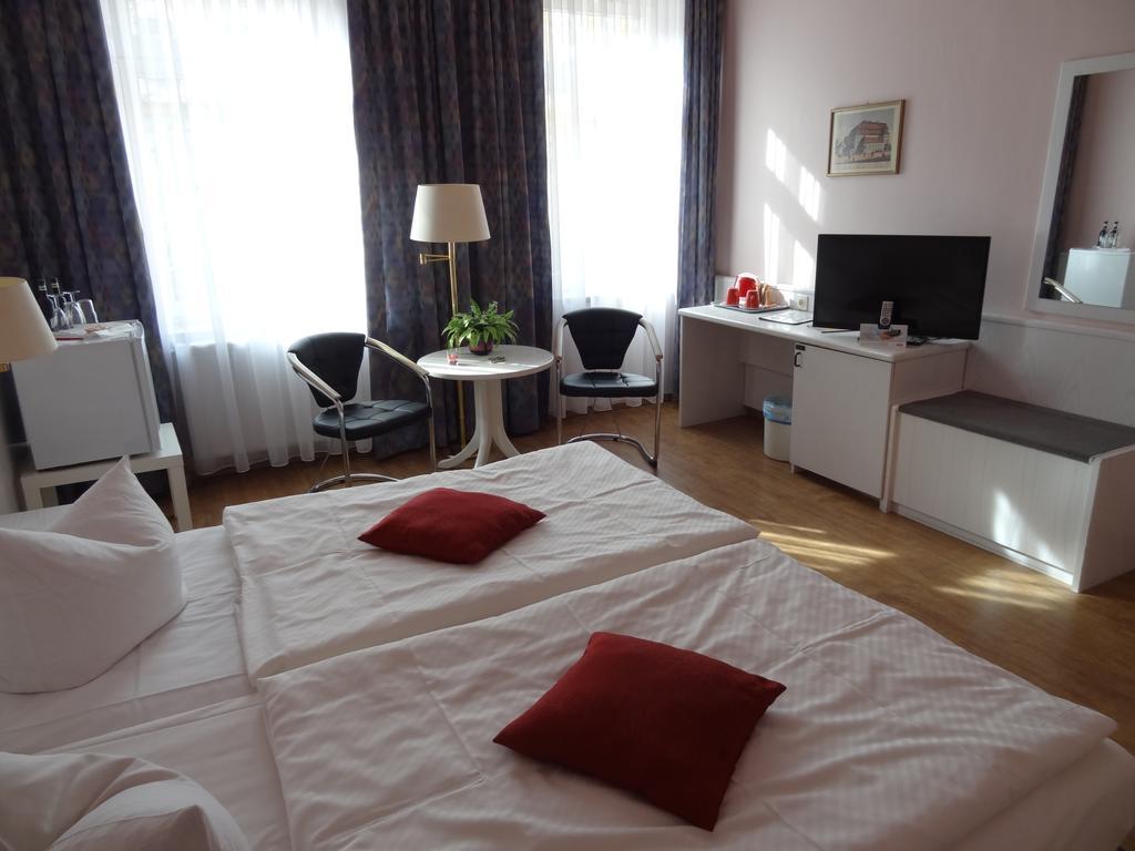 Hotel Elisenhof Кемниц Екстериор снимка