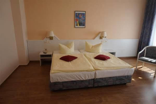 Hotel Elisenhof Кемниц Екстериор снимка